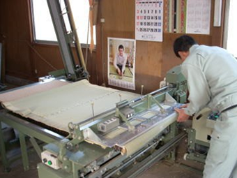 ホープ框縫い機（畳の枠組みを作る機械）